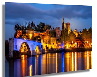 Stampa di paesaggio urbano di Avignone, Provenza, Francia: vista notturna del fiume Rodano