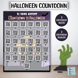 Puede incluir: Un calendario de cuenta atrás de Halloween imprimible con 31 códigos QR. Cada código enlaza con una canción de Halloween diferente. El calendario está decorado con un fondo morado y negro, un murciélago y una luna llena. El texto "31 Song Advent Countdown to Halloween" está en la parte superior del calendario. El texto "2 Different Sizes!" y "2 Different Styles!" están en círculos en el lado derecho del calendario. Una mano de zombie verde está en el lado derecho del calendario.