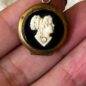 Celluloid Cameo Locket on 24 inch Chain