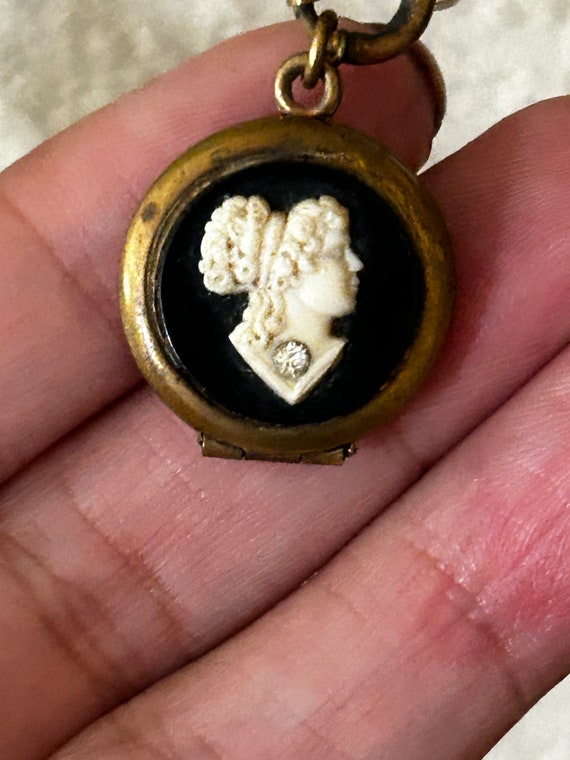 Celluloid Cameo Locket on 24 inch Chain