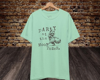 Camiseta de Fiesta en la Torre de la Luna / Camiseta de película vintage, Camiseta retro de mapache, Camiseta inspirada en Dazed, Camiseta con ambiente de los 70, Camiseta con animales bailando, Panda basura
