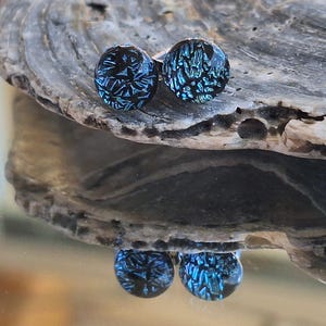 Dichroïsche oorknopjes van gesmolten glas