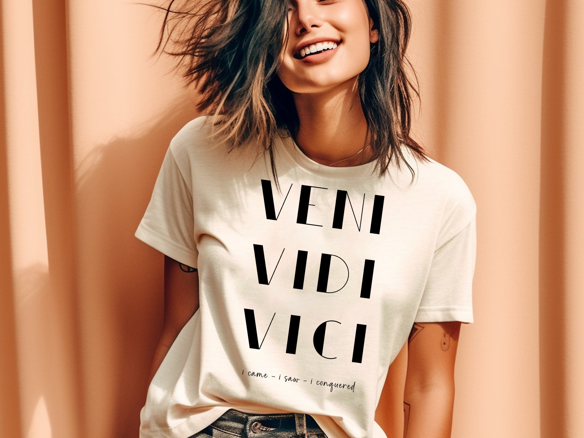 Camiseta Veni Vidi Vici - preta - estampa média - ZOO