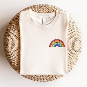 Geborduurd regenboogshirt, geborduurd LGBTQ-shirt, geborduurd trotsshirt, homoshirt, transgender shirt, mensenrechtenshirt, LGBTQ+ afbeelding 4