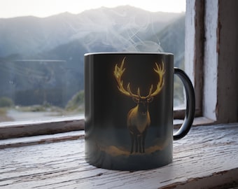 Forest, Ciel nocturne noir, Neige, Faune, Animal, Montagne, Blanc, Brun, Noir, Arbre, Hiver, Christmas, Cerf, Cerf, Mug magique 11 oz