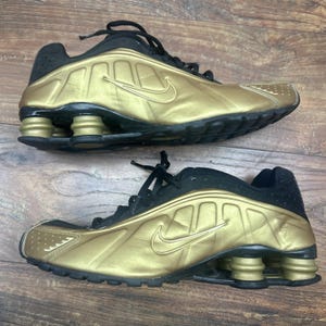 Nike Shox R4 Metallic Gold Black Shoes Men's Size 8.5 104265-700 image 2