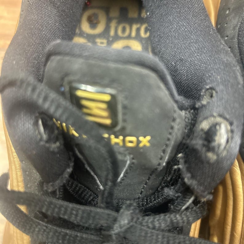 Nike Shox R4 Metallic Gold Black Shoes Men's Size 8.5 104265-700 image 9