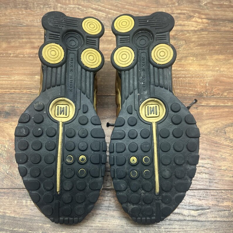 Nike Shox R4 Metallic Gold Black Shoes Men's Size 8.5 104265-700 image 5
