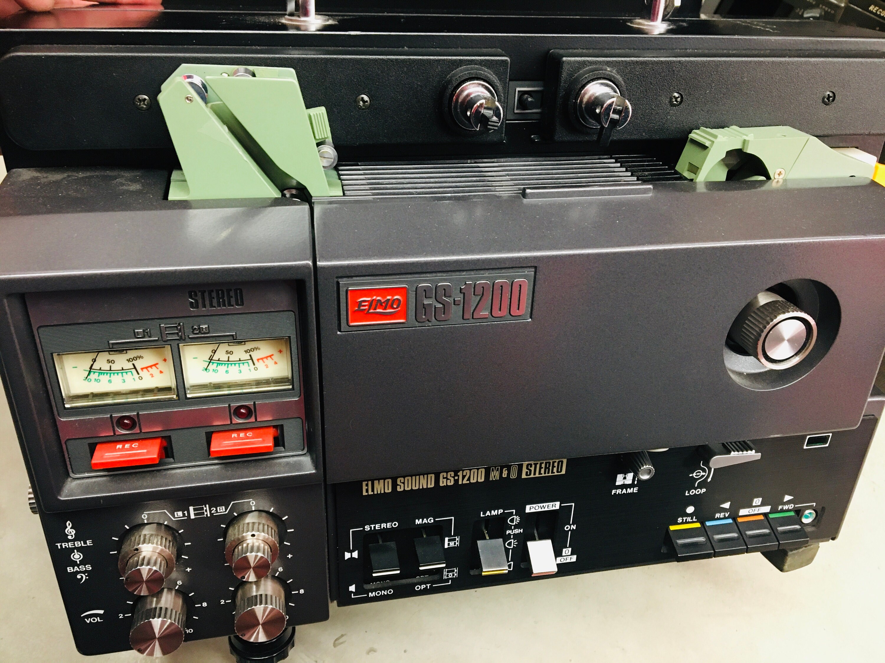ELMO GS-1200　8mm　ステレオサウンド プロジェクター 映写機 ELMO GS-1200 8mm ステレオサウンド プロジェクター 映写機 ELMO GS