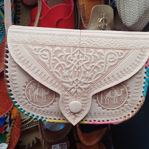 Bolso de cuero marroquí, bolso bandolera de cuero genuino, bolso de hombro marroquí, bolso de cuero de mujer, bolso de cuero tallado a mano, bolso turquesa