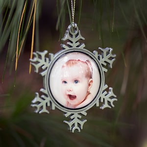 Personalized Snowflake Christmas Tree Ornament With Photo – Metal & Glass Christmas Tree Decoration with Custom Photo Center