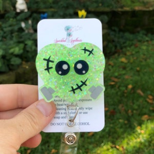 ハロウィンフランケンハート、暗闇で光るアクリルバッジリール、医療用バッジリール、看護師用バッジリール、ハロウィンバッジリール、不気味な季節