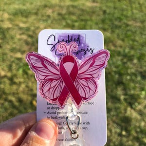 Świadomość raka piersi, szpulka z różową wstążką, szpulka z różowym motylem, chowana szpulka z identyfikatorem pielęgniarki, szpulka z identyfikatorem świadomości raka