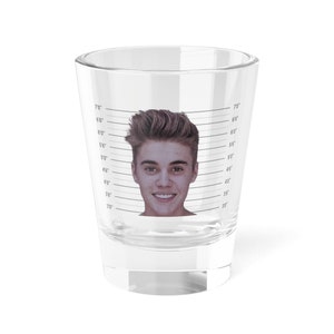Promi-Schnapsglas, Geschenk für Justin Bieber-Fans, lustiges Schnapsglas, Promi Mug Shots, Promi-Geschenke, lustiges Geschenk für Sie