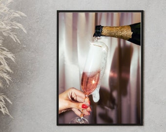 Plakat z szampanem, artystyczne wydruki na wózkach barowych, dekoracje ścienne z koktajlami alkoholowymi, dekoracje z kulą dyskotekową, modne dekoracje ścienne w stylu preppy, estetyczny wystrój pokoju