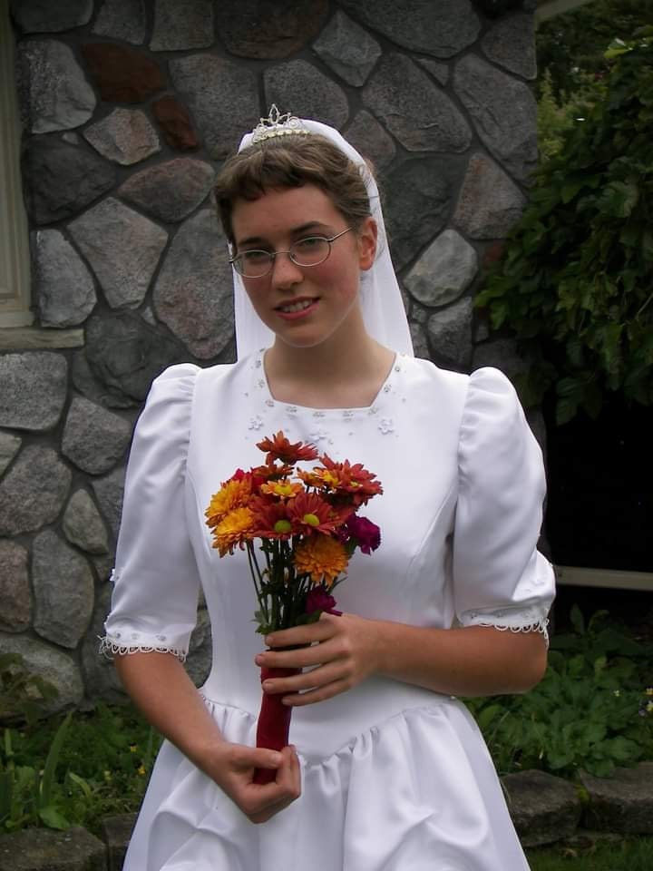 amish wedding dress