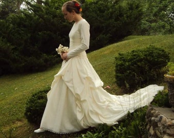 Handmade Ivory Long-Sleeved Wedding Dress