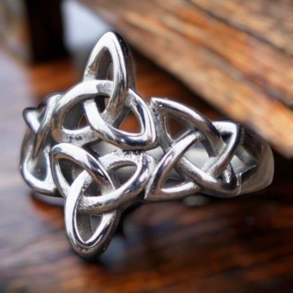 Triquetra Ring/ Trinity Knot Ring/ Celtic Knot Ring/ Trinity Ring/ Stainless Steel Ring/ Signet Ring/ Celtic Ring/ Unisex ring
