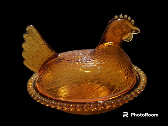 Vintage Indiana glass amber glass chicken on nest lidded dish