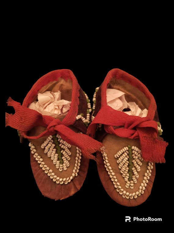 Iroquois style antique child's moccasins suede children's moccasins native American collectable handmade