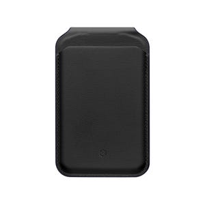 Peut inclure: Une pochette de t&eacute;l&eacute;phone en cuir noir avec une poche &agrave; l'avant. La pochette a une bordure cousue et un petit logo en relief en bas. Le design est minimaliste et &eacute;l&eacute;gant.