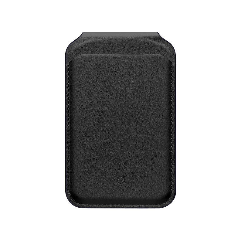 Peut inclure: Une pochette de t&eacute;l&eacute;phone en cuir noir avec une poche &agrave; l'avant. La pochette a une bordure cousue et un petit logo en relief en bas. Le design est minimaliste et &eacute;l&eacute;gant.