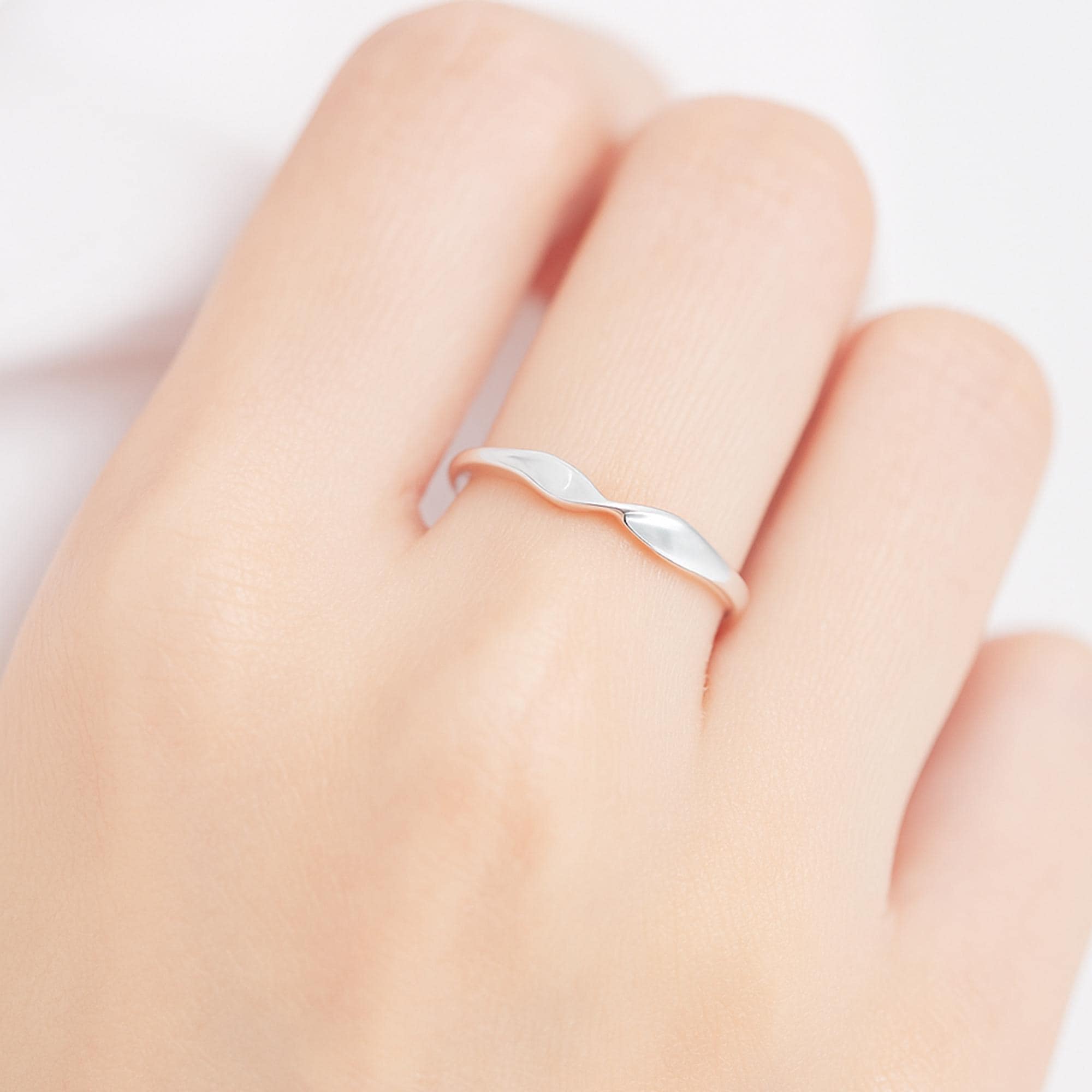 925 Sterling Silver Twist Ring: Minimalist Wave Band - Etsy