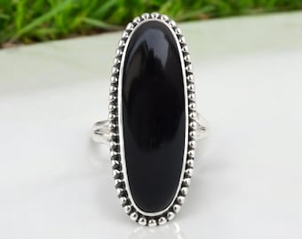 Anillo de plata de ley 925 de ónix negro hecho a mano: joyería bohemia con un toque especial.