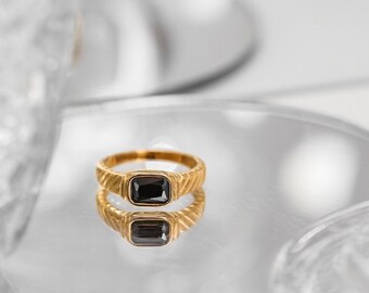Black Geometric Signet Ring, Non Tarnish Gold Signet Ring, Sunbeam Square Ring, Waterproof Black Stone Ring, Gold Band Ring, Gift for mom