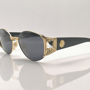 Vintage Gianni Versace Mod. S63 Solid Black Oval Sunglasses Unisex 140 55 20 1990s
