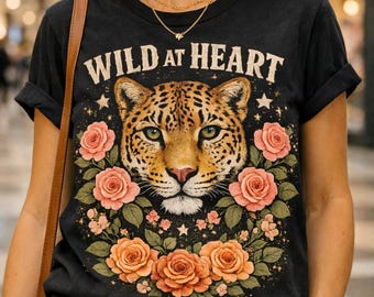 Wild At Heart Leopard PNG, Boho blommig leopardskjortadesign, Vintage djurtrycksgrafik, Trendig T-shirtdesign för kvinnor, Digital nedladdning
