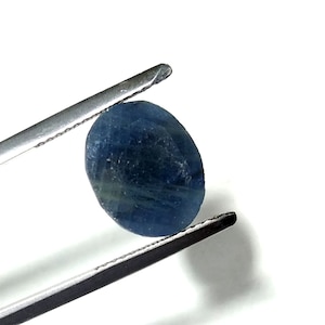 Faceted Oval Blue Sapphire Gemstone: 5-6 Carat Loose Stone