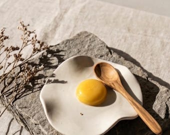 Fried Egg Spoon Rest,Handmade Ceramic Spoon Holder,Cute Kitchen Decor,Modern Pottery Gift