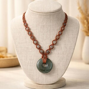 Collier"Amorya" Micro-macramé - Labradorite – Pendentif donut - Pierre naturelle protection   – Collier bohème chic - Collier ajustable