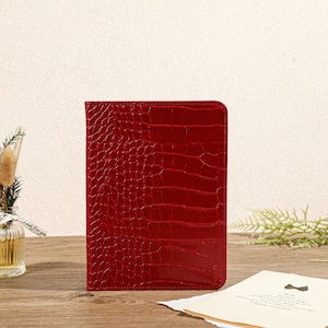 Étui pour Kindle à imprimé crocodile bordeaux, toute nouvelle housse Kindle, étui Kindle Paperwhite 11e génération, étui personnalisé cadeau pour amoureux des livres
