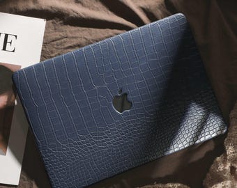 Personalized Blue Crocodile Embossed MacBook Case, Custom Leather Laptop Cover with Gold Initial for MacBook Air 13 Pro 14 2026 M5 Neo A18