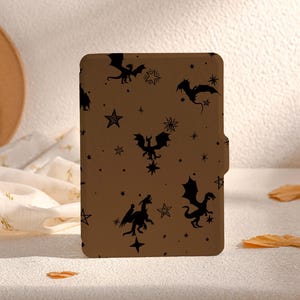 Custodia Kindle Retro Magic Dragon Collage, custodia Kindle completamente nuova 2024, custodia Paperwhite 6.8, custodia Kindle Paperwhite 2024, Kindle 2022 11a generazione