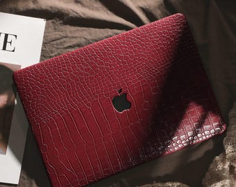 Personalized Red Crocodile Embossed MacBook Case, Custom Leather Laptop Cover with Gold Initial for MacBook Air 13 15 Pro 14 2026 M5 Neo A18