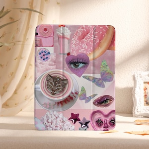 Może przedstawiać: Różowe i białe etui na iPada z kolażem obrazów, w tym kot w filiżance kawy, pączek, motyle i serca.