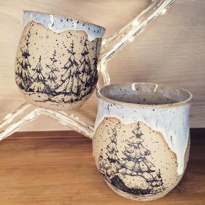 Handgemachte Keramiktasse Winter Weihnachtsgeschenk Becher mit Waldmotiv Landhaus getöpfert Geschirr Trinkgeschirr Kaffeetasse Teetasse