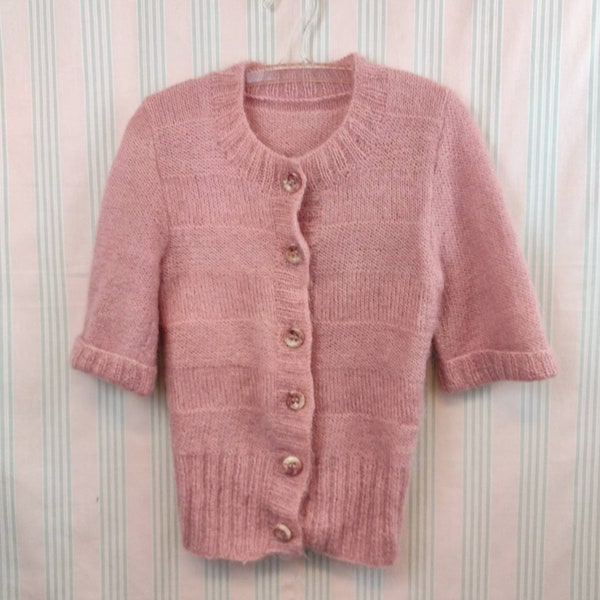 Gilet en tricot vieux rose