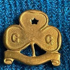 Girl Guides retro pin badge
