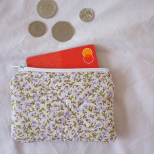 Monedero acolchado con estampado de rosas violetas y forro de cuadros violetas / Tarjetero estético / Hecho a mano en el Reino Unido