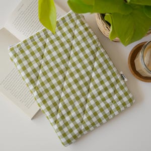 Quilted book sleeve with zip in olive green gingham print with cream lining | Aesthetic book cover | Hardback Paperback | Handmade in the UK