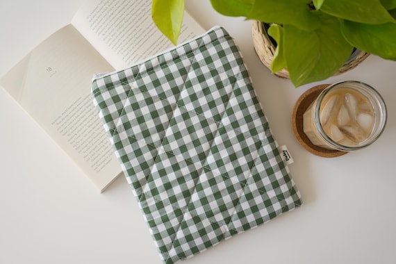 Quilted book sleeve with zip in forest green gingham print with ivory lining Aesthetic book cover | Hardback Paperback | Handmade in the UK