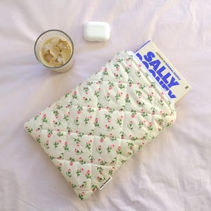 Copertina trapuntata con cerniera in stampa avorio con rose e fodera a quadretti rosa / Copertina estetica / Copertina rigida / Fatto a mano nel Regno Unito