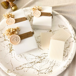 Spersonalizowany prezent ślubny w postaci mydła o zapachu lawendy, upominki ślubne dla gości, prezent z okazji henny i zaręczyn, upominek na baby shower, prezent z ręcznie robionego mydła