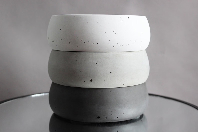 3 concrete pots: white, gray, graphite. You can choose one of these 3 colors.