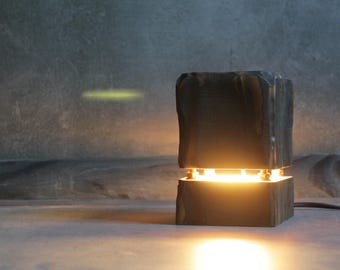 Luminária de mesa em forma de cubo feita à mão em madeira – Luminária de cabeceira industrial escandinava