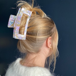 Nachhaltige Haarklammer 'The Minimalist' in bunter Schildpattoptik, aus Cellulose Acetat, große Haarspange, minimalistische Haaraccessoires Bild 2